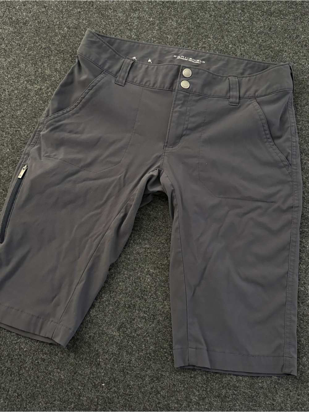 Columbia Women’s Sz 4 12L Grey Omni-Shield Shorts Outdoor Hiking Athletic
